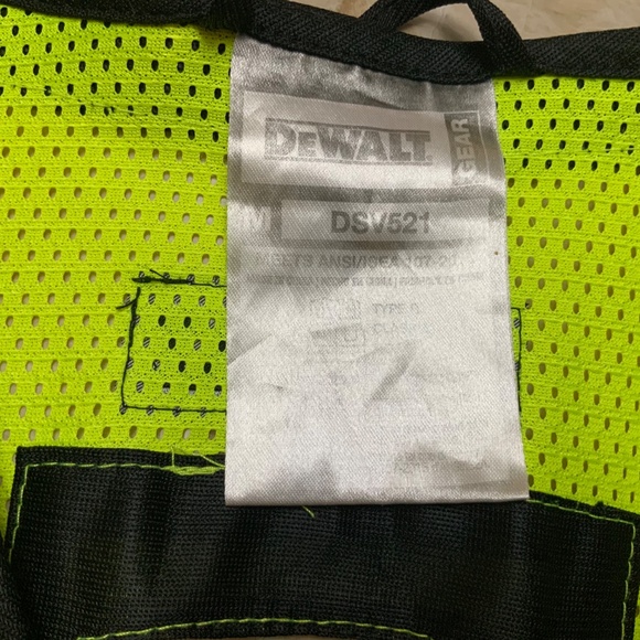 Delta Airlines Employee Reflective Safety Vest Size M (by DeWALT) - Picture 5 of 8